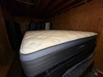 Helix Midnight Luxe King Mattress