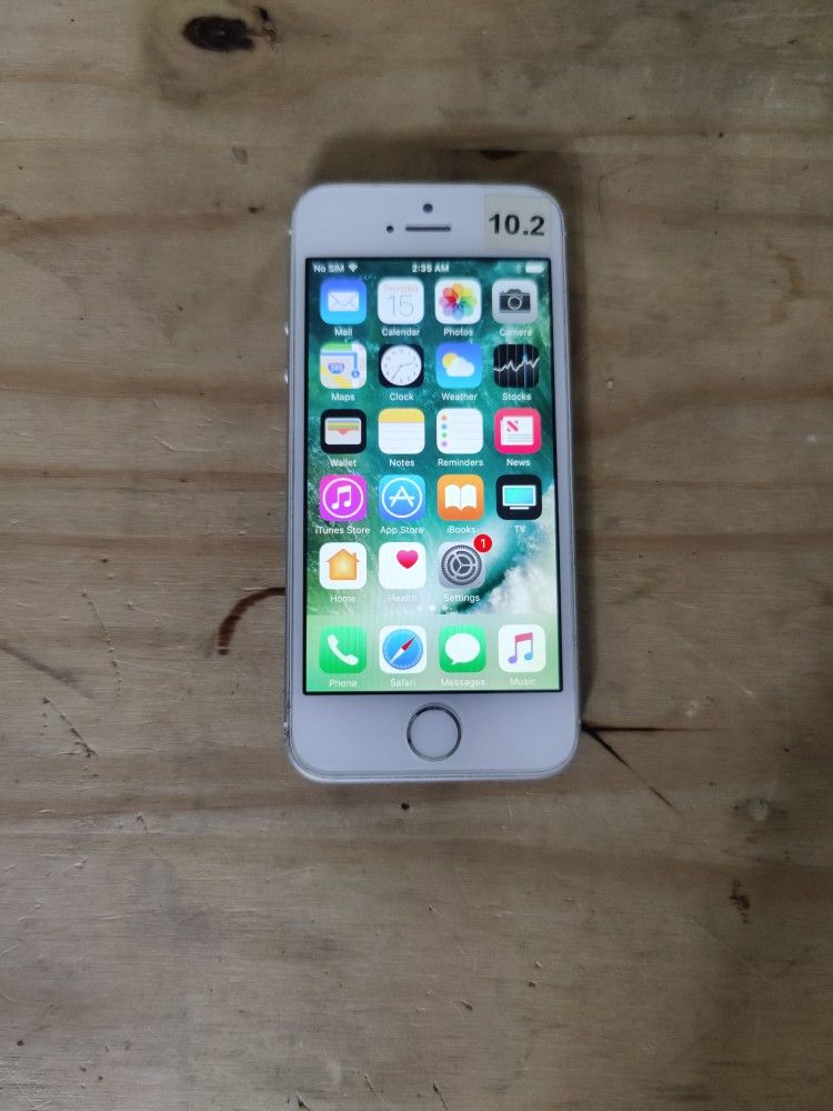 Rare Unlocked Apple iPhone SE 16 GB iOS 10.2 Silver 82% Battery Capacity