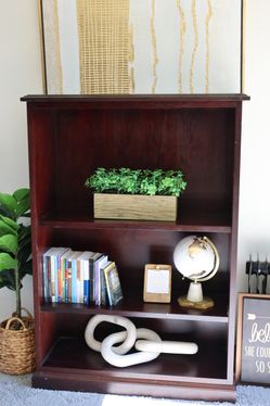 Sturdy 3-layered shelves