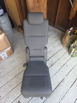 Honda Odyssey middle jump seat
