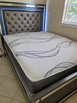 NEW QUEEN-SIZE MATTRESS AND BOX SPRING 🆕️