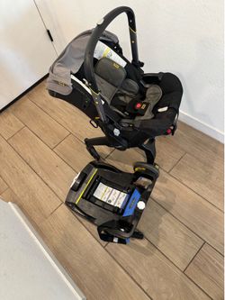 DOONA Infant Car Seat & Stroller Combo w/ Base – Excellent Condition