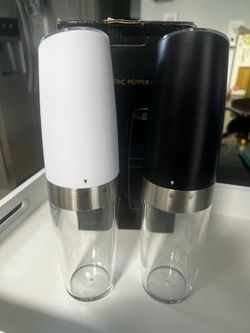 Electric Salt and Pepper Grinder Set