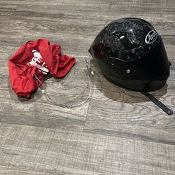 Selling extra helmet comes with clear visor and cover