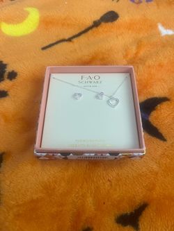 FAO schwarz jewelry set