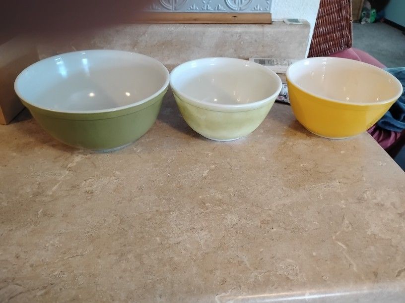 Vintage Pyrex Bowls