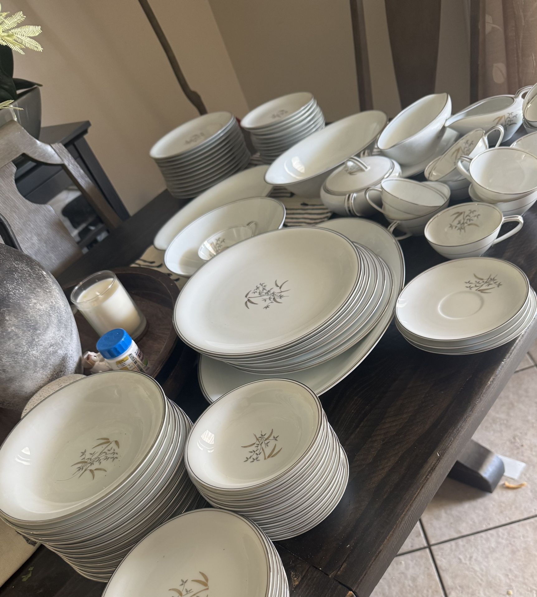 89 Piece Noritake China 5942 Bamburg