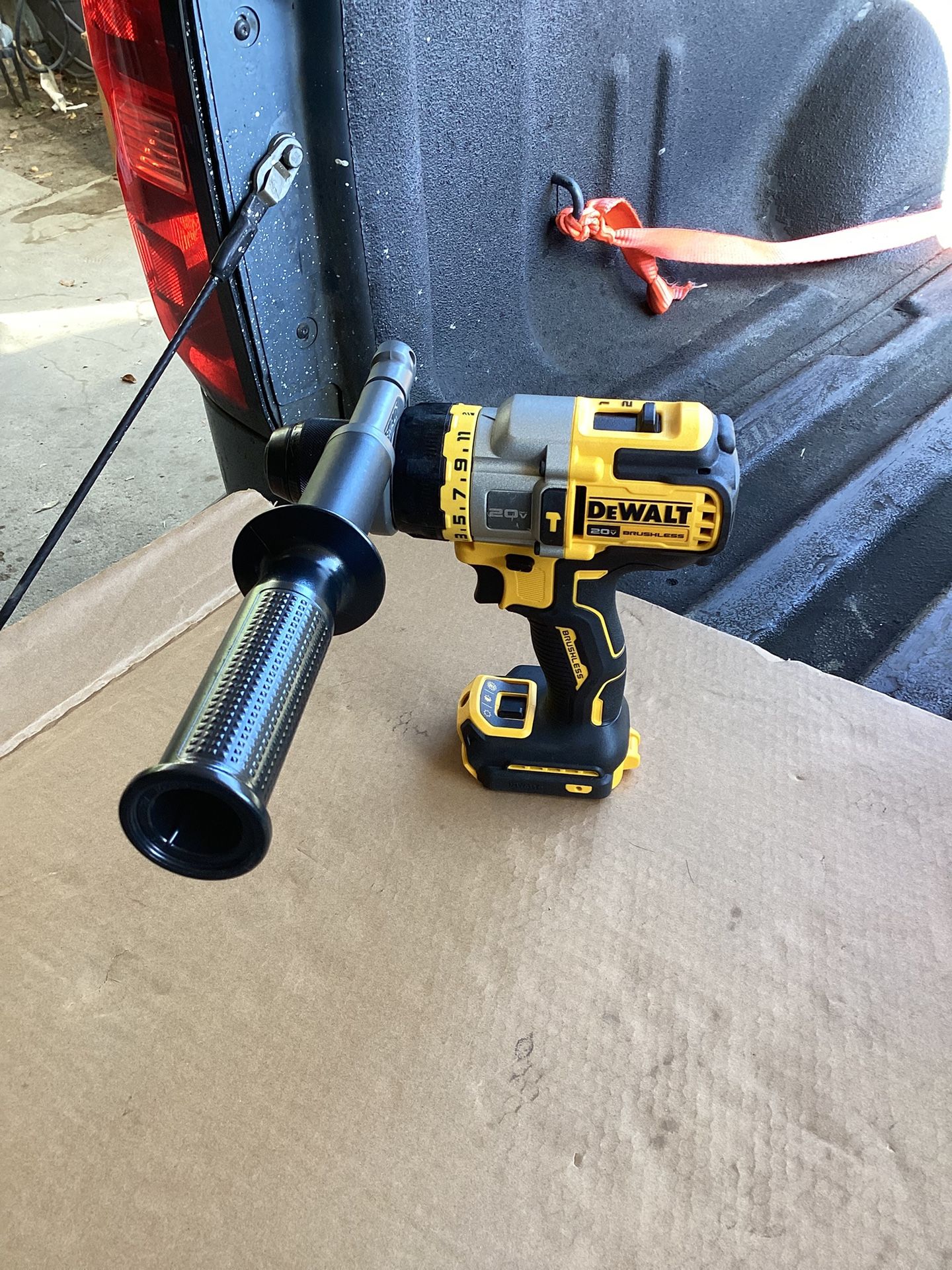 DEWALT 20V MAX BRUSHLESS CORDLESS 1/2-IN HAMMER DRILL/DRIVER WITH FLEXVOLT ADVANTAGE ( TOOL ONLY )