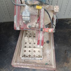 Vendo Este Brick Saw En Buenas Condiciones