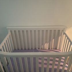 Baby Crib Like New With Brand New Mattress 50$