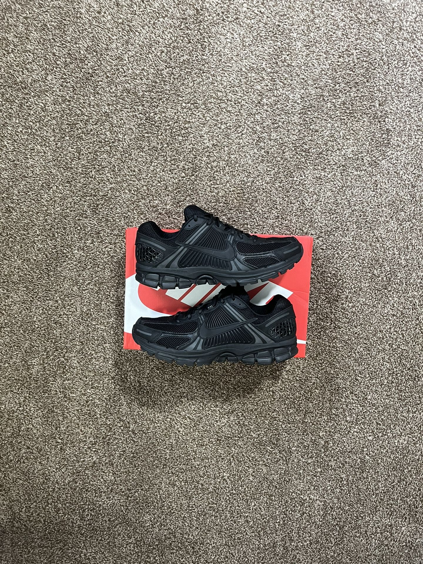 Nike Vomero 5 Triple Black Size 11