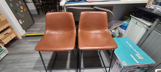 2 bar stools chairs