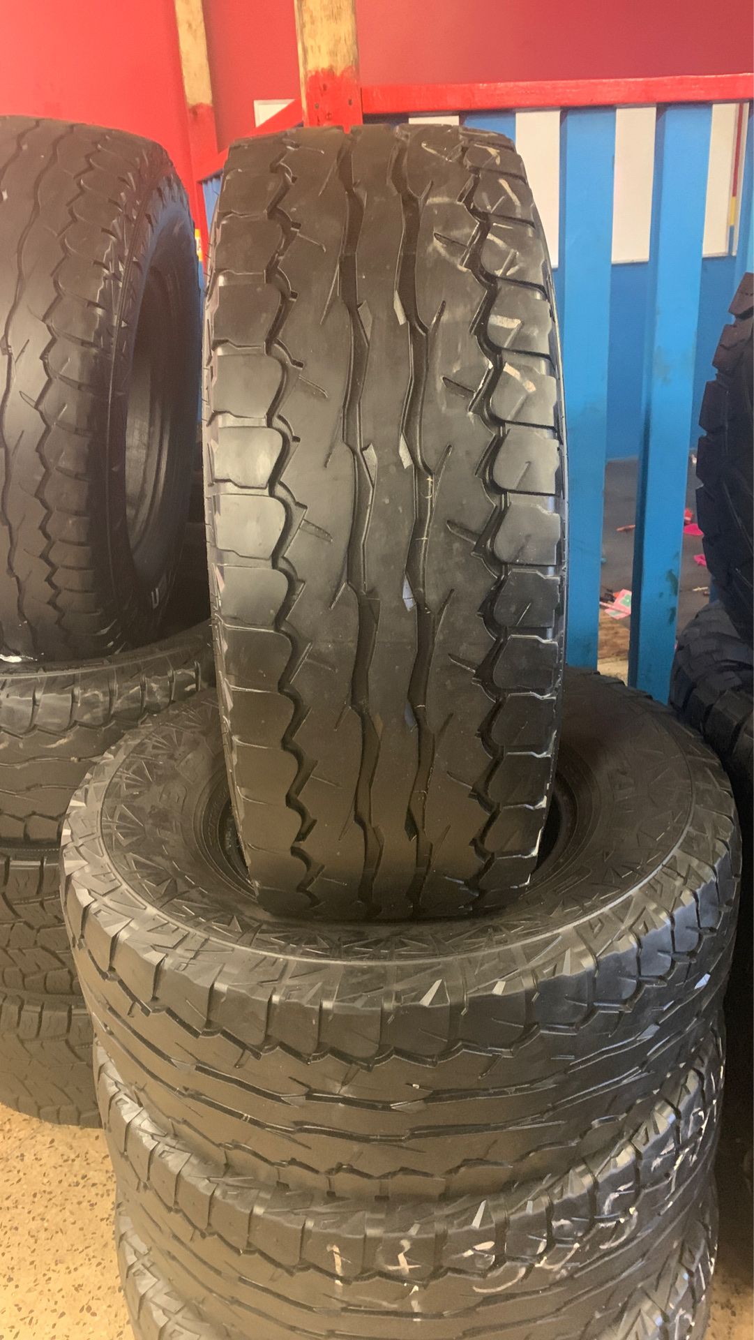 Used set LT 305-70R16, Falken tires