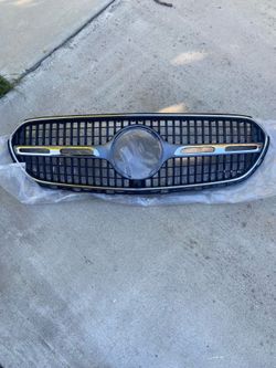 2025 Mercedes Benz Glc 300 OEM Front Grill brand new Condition