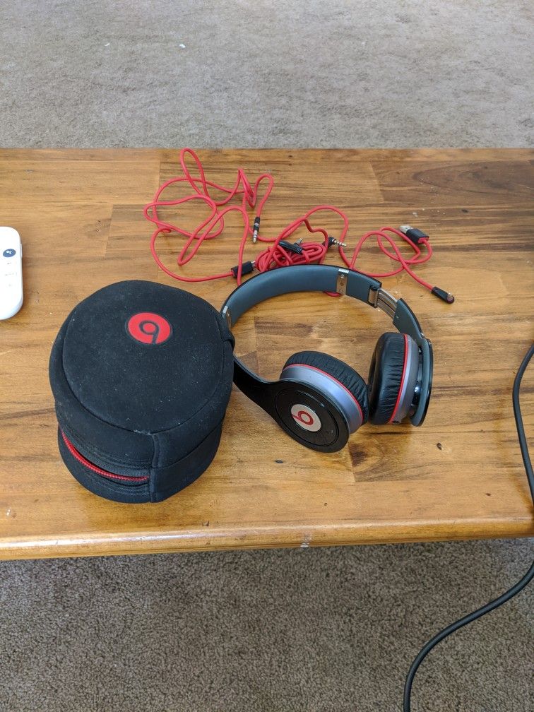 Beats By Dre Stereo Wireless Headphones