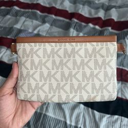 small micheal kors clutch / wallet 