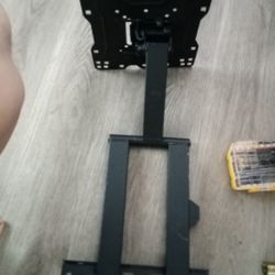 swivel TV bracket for up to 60 inch TV
