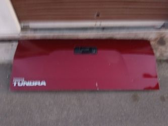 2007-2013 Toyota tundra complete tailgate with accessories OEM.