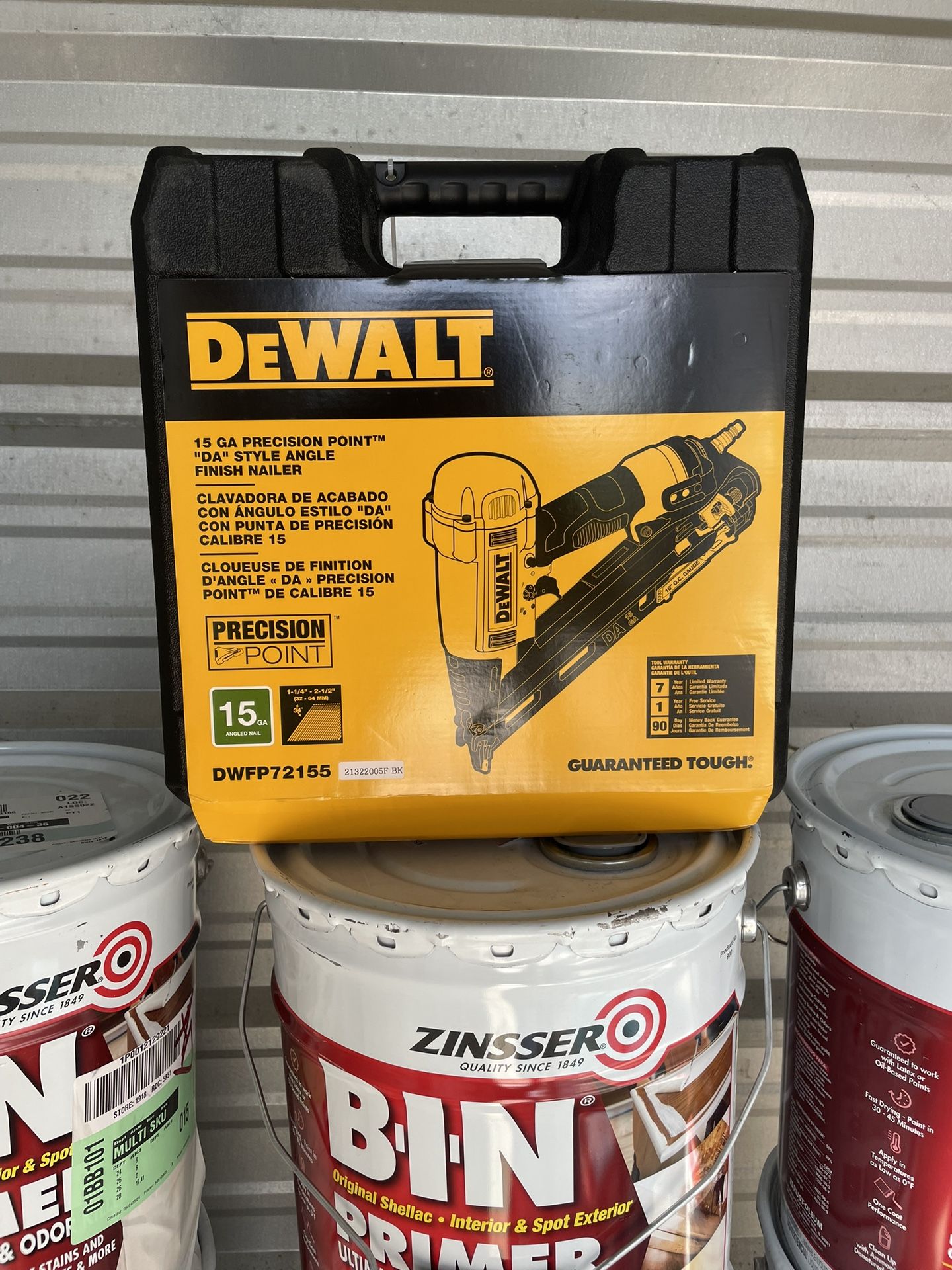 DEWALT Pneumatic 15-Gauge DA Nailer [New][Nueva]