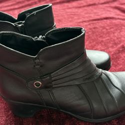 Earth Origins Womens Black Leather Zip Ankle Boots Size 8.5 M OB3