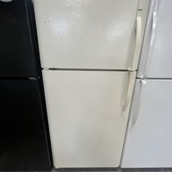 Refrigerator Kenmore 30”