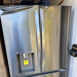 NEW LG 😢DAMAGED 😢COUNTER DEPTH 4 DOOR FRENCH DOOR REFRIGERATOR WITH A 3 YEAR EXTENDED WARRANTY FULLY TRANSFERABLE 11/3/25