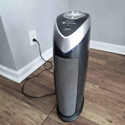 GermGuardian AC4825 True HEPA + UV Air Purifier Tower – Excellent Condition! (743 sq ft)
