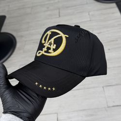 LA D GOLD/BLK HAT