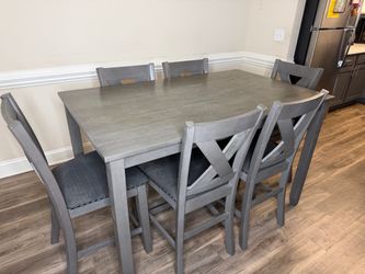 Dining room table