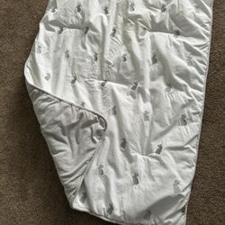 Free Baby Crib Quilt And Decorative Skirt 
