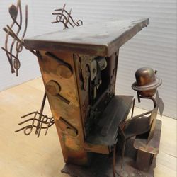 VINTAGE SANKYO WIND-UP MUSICAL METAL SCULPTURE PIANO MAN - PLAYS "THE STING" 