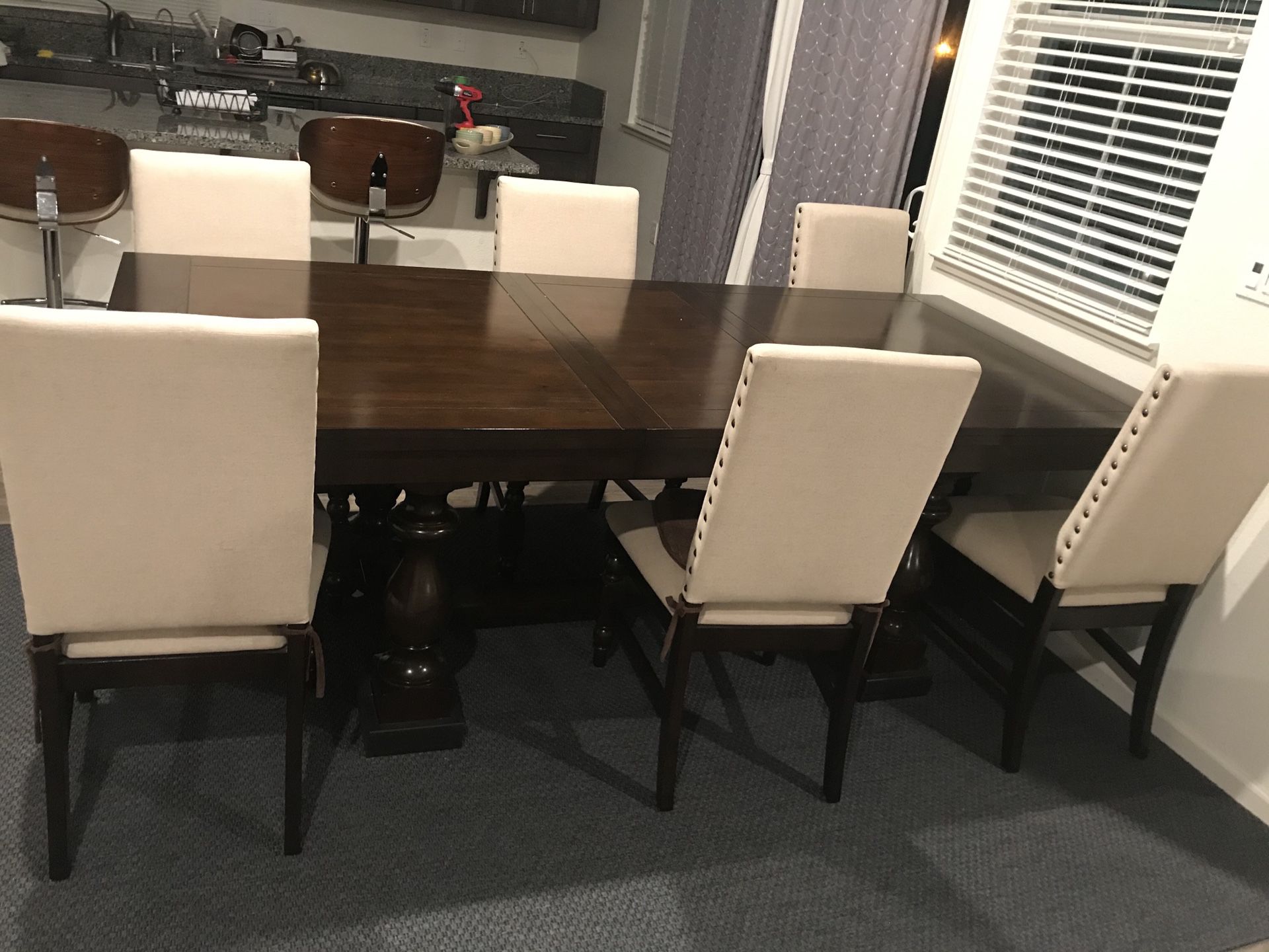 dining table with 6chairs