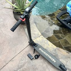 Swagtron Electric Scooter Lightly Used - Read Description 