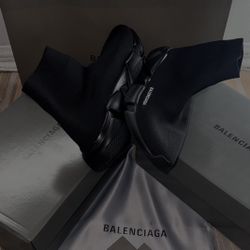 BALENCIAGA