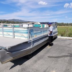 24ft Pontoon 