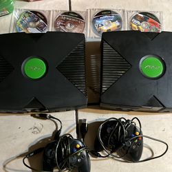 (Both work)2 original Xbox 2 controllers and four games