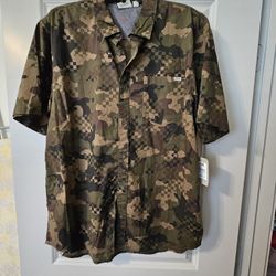 VANS Shirt NWT Green Camouflage Short Sleeve Cotton Button Front NEW

