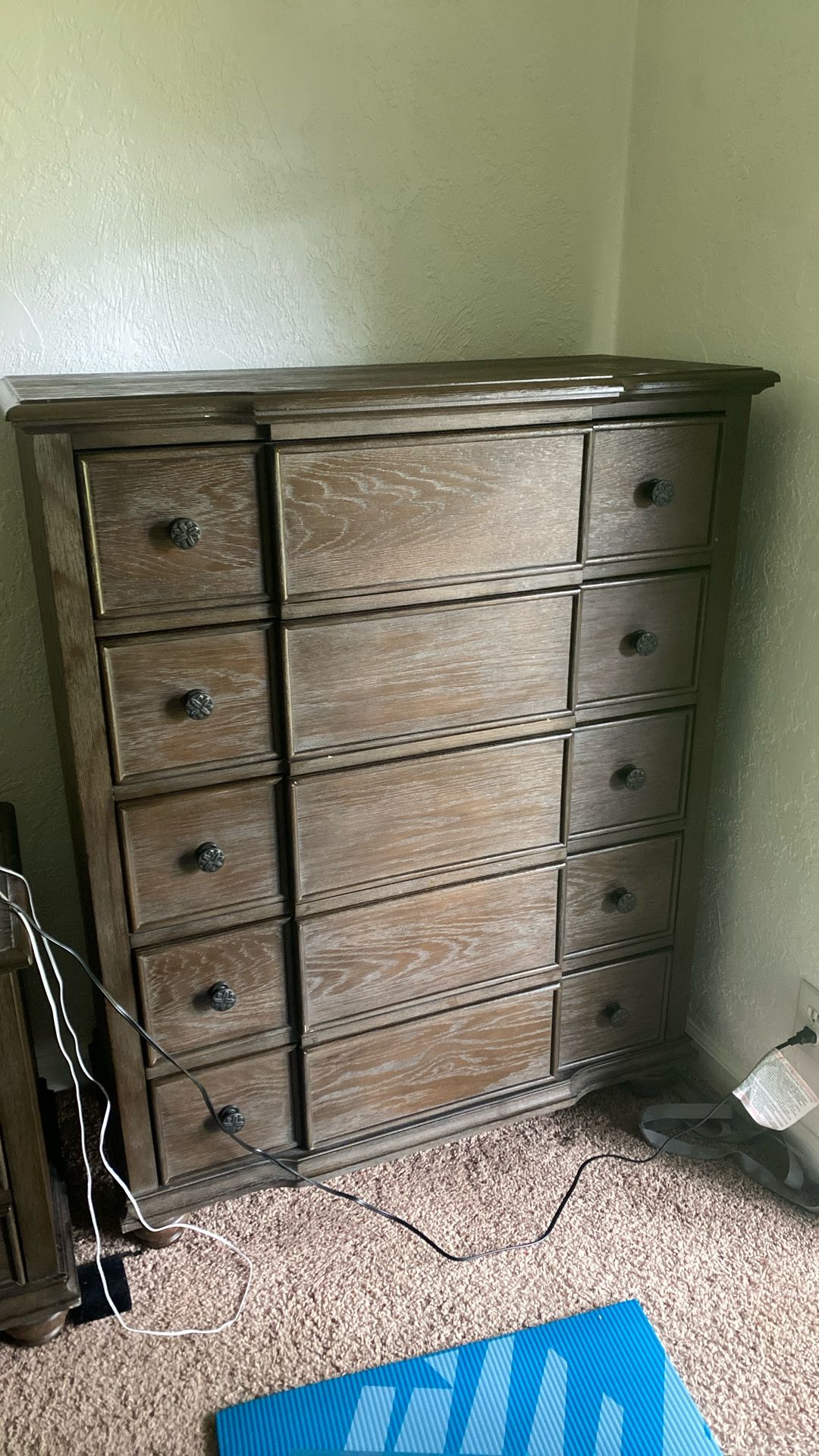 Queen Bed With Stands And dresser