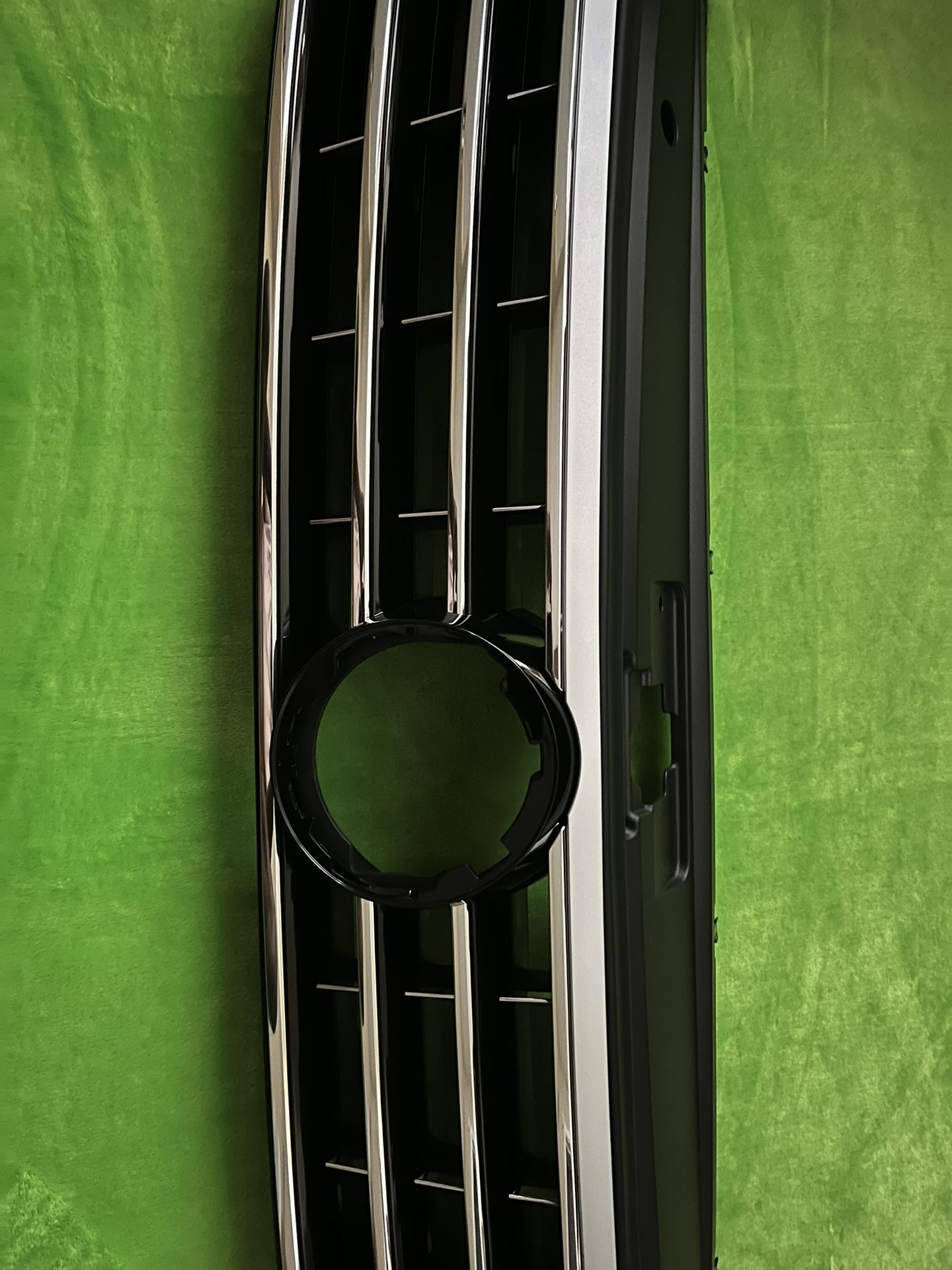 Volkswagen Passast S SE SEL Front Grille 561-853-651-G-NLB