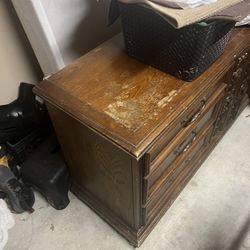 Chester Drawer And Bedside Stand 