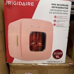 Mini Fridge (NEW)