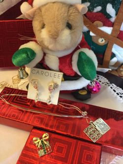 Silver Book 📚 Pendant necklace and luxury crystal earrings