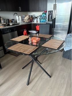 Round Glass Top Dining / Accent Table – Good Condition