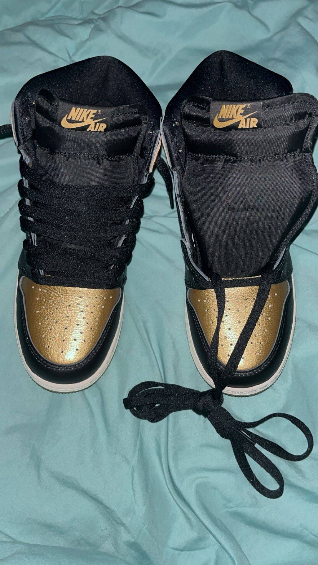 Air Jordan 1 Retro High OG “ black Gold “