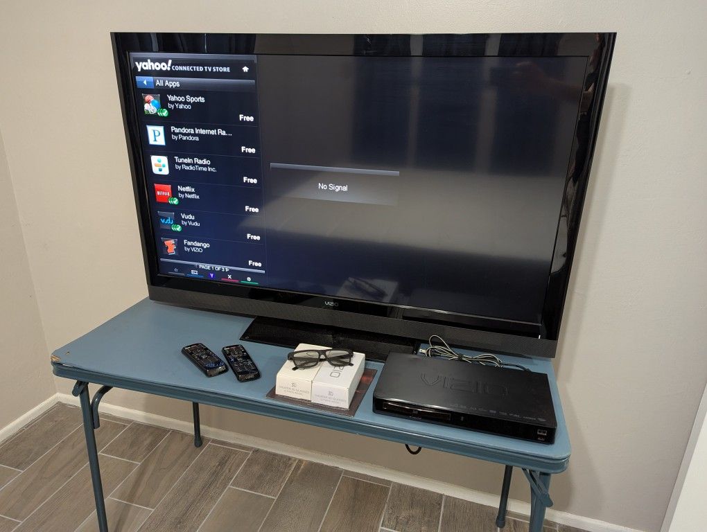 Vizio 47" 3D LCD TV, 3D DVD Player