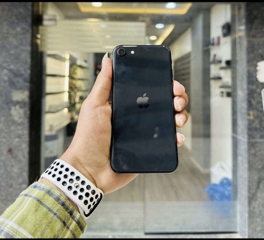 iPhone Se Unlocked With Warranty