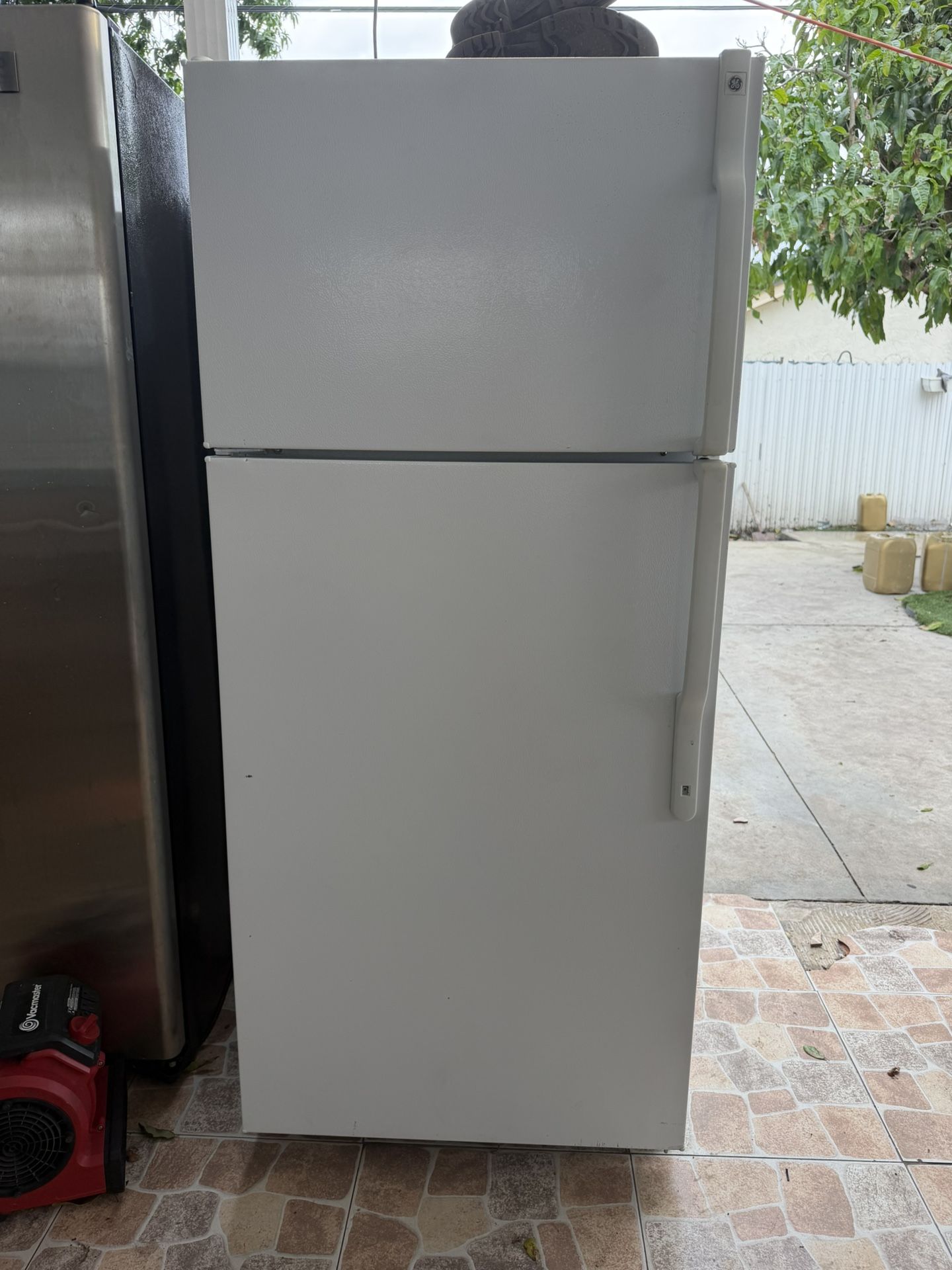 GE Refrigerator 28”W