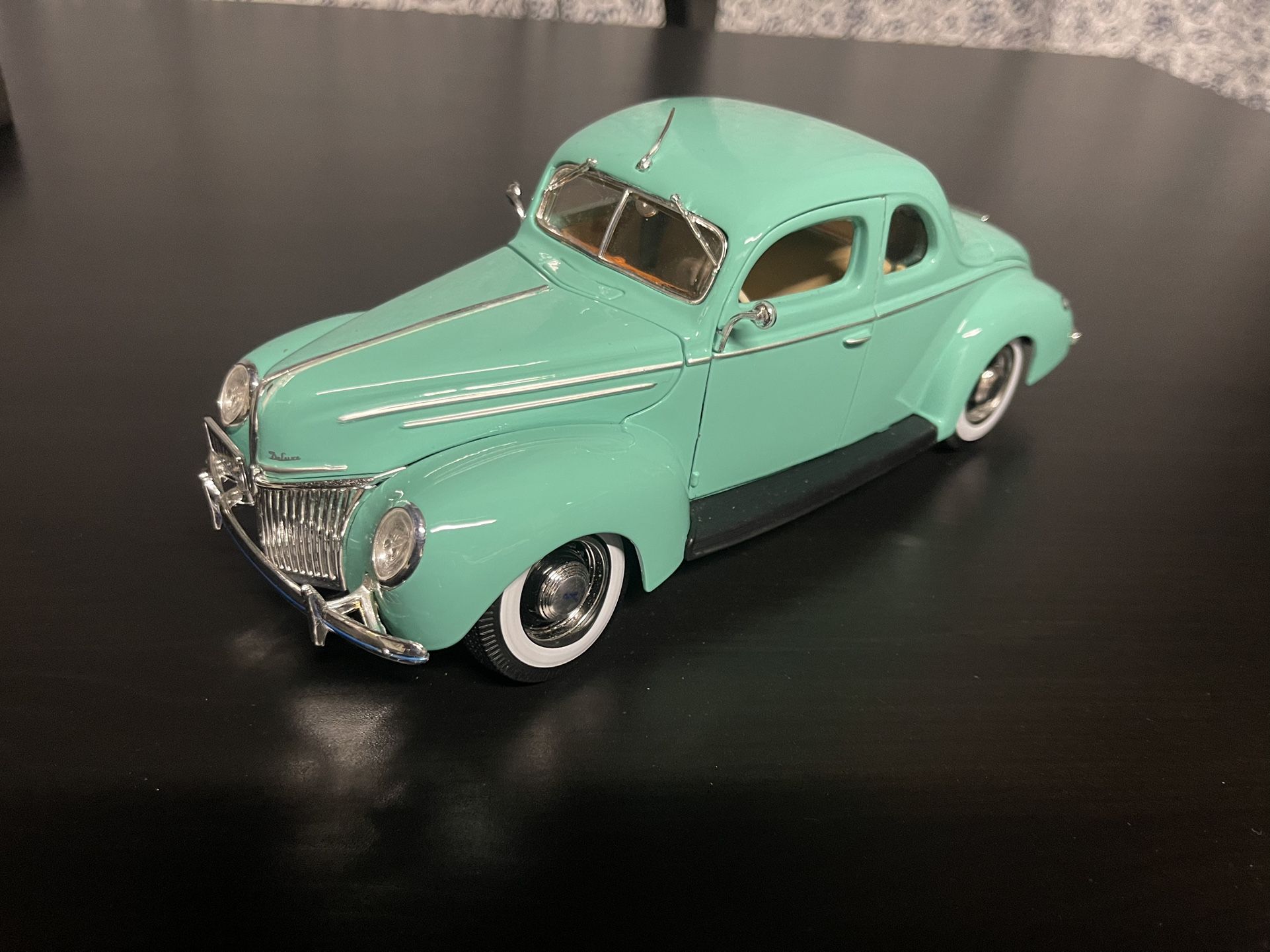 Maisto 1939 Ford Deluxe Diecast