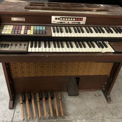 Vintage Organ Thomas California 252