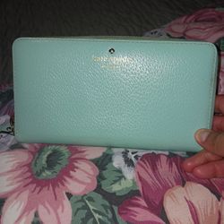 BEAUTIFUL KATE SPADE WALLET ♠️ ❤️ 😍 